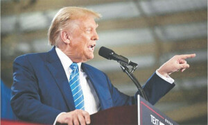 Trump stokes opposition to Biden&rsquo;s border plan