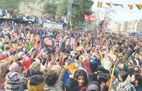 Thousands turn out to greet Mahrang Baloch in Quetta