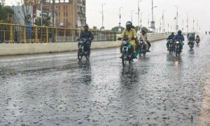 کراچی میں ہفتے اور اتوار کو گرج چمک کے ساتھ بارش کا امکان
