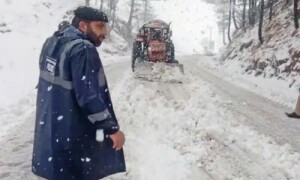 Snow removed from roads to Mansehra&rsquo;s polling stations