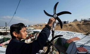 Teenage &lsquo;Newton of Gaza&rsquo; creates system to light up family tent