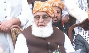 Fazlur Rehman rejects &lsquo;rigged&rsquo; poll results, invites PML-N to join JUI-F on opposition benches