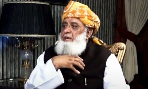 پی ٹی آئی حکومت کےخلاف تحریک عدم اعتماد جنرل باجوہ اور جنرل فیض کے کہنے پر لائی گی، فضل الرحمٰن کا دعویٰ