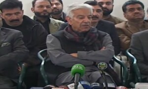 Politicians should think beyond &lsquo;personal benefits&rsquo;, says Khawaja Asif