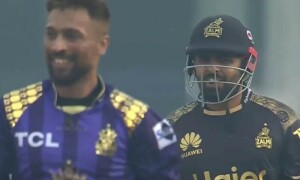 کوئٹہ کیخلاف میچ کے دوران محمد عامر کے باؤنسر پر بابراعظم نے کیا کہا تھا؟