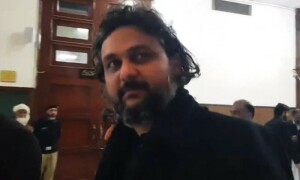 عدالت کے سامنے سرنڈر کرنے پر فیصل جاوید کے وارنٹ گرفتاری منسوخ