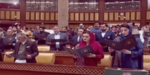 Punjab MPAs-elect take oath after more than four-hour delay