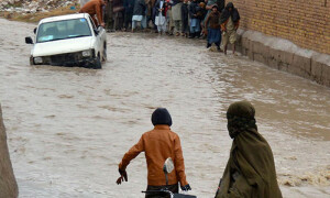 گوادر: موسلا دھار بارشوں سے ندی نالوں میں طغیانی، پانی گھروں میں داخل ہونے سے دیواریں منہدم