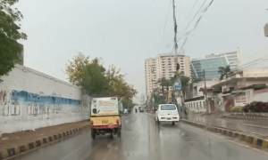 کراچی میں پورے دن برسات کے بعد بارش کا اسپیل ختم