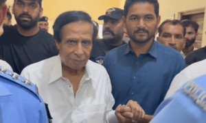 Rawalpindi Police obtain warrants to arrest Elahi, Raja Basharat