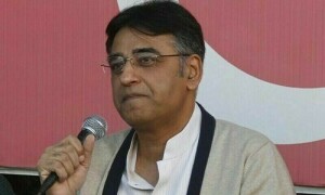 9 مئی جلاؤ گھیراؤ کیس: اسد عمر کی عبوری ضمانت میں 16 مارچ تک توسیع