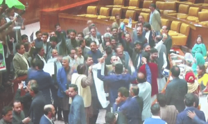 پنجاب اسمبلی میں اپوزیشن کا شور شرابہ، مخصوص نشستوں پر منتخب ارکان نے حلف اٹھا لیا