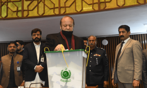 Nawaz Sharif casts vote to elect 14th president