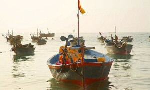 PM agrees to seek India&rsquo;s help to trace 14 boat capsize victims: MNA