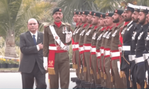Newly sworn-in President Zardari presented with guard of honour