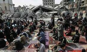 Gazans pray in mosque rubble on first day of Ramazan