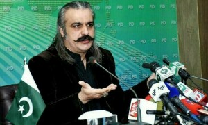 مالی اثاثے ظاہر نہ کرنے کا الزام: وزیر اعلیٰ خیبر پختونخوا علی امین گنڈا پور الیکشن کمیشن میں طلب