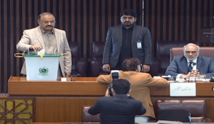 PTI&rsquo;s Amir Dogar votes in Senate polls