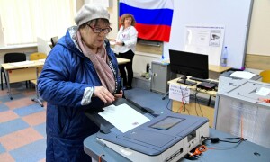 Polls open in Russian vote to extend Putin&rsquo;s reign