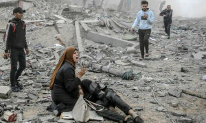 غزہ میں رہائشی عمارتوں پر اسرائیلی فورسز کے حملے، بچوں سمیت 22 فلسطینی شہید