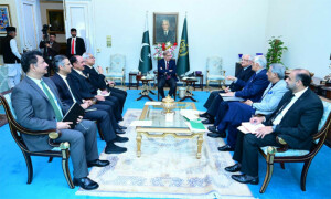 وزیراعظم کی عدالتی اصلاحات کے لیے آئینی و قانونی ترامیم کا پیکج تیار کرنے کی ہدایت