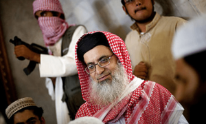 اسلام آباد: لال مسجد کے سابق خطیب مولانا عبدالعزیز، اہلیہ کے خلاف دہشت گردی کا مقدمہ درج