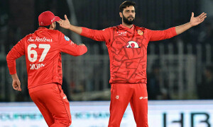 چیف سلیکٹر اور کپتان شاہین کا عماد وسیم کو ریٹائرمنٹ واپس لینے کا مشورہ