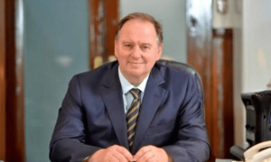 ایچیسن کالج کے پرنسپل مائیکل اے تھامسن عہدے سے مستعفی