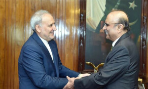Zardari urges strong economic ties with Iran amid US opposition