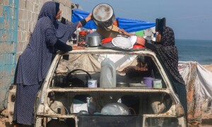 5 killed in Gaza aid distribution as WHO renews hospital warning