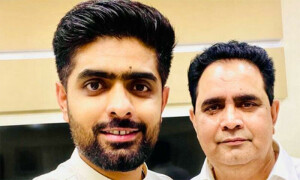 سب کو بھائی سمجھنا،11 بھائیوں نے دنیا فتح کرنی ہے، بابر کے والد کا بیٹے کو مشورہ