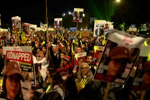 Israelis &lsquo;stay strong&rsquo; in massive protests demanding return of Gaza hostages