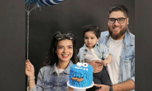 بچے کو گھر پر چھوڑ کر نیند کرنے شوہر کے ساتھ بیرون ملک جاتی ہوں، صرحا اصغر