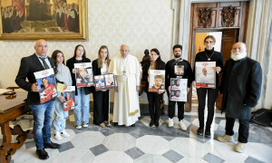 Pope meets families of Israeli hostages