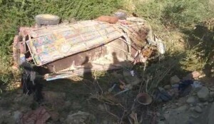 17 killed as truck carrying pilgrims plunges into ravine in Balochistan&rsquo;s Hub