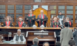 پشاور ہائی کورٹ کے قائم مقام چیف جسٹس اشتیاق ابراہیم نے حلف اٹھالیا