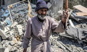 اسرائیلی فوج کے رفح پر حملے جاری، غزہ میں اجتماعی قبریں دریافت