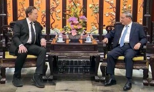 Tesla CEO Musk meets China&rsquo;s number two official in Beijing
