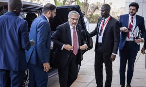 اسحٰق ڈار کا غزہ میں فوری وغیر مشروط جنگ بندی یقینی بنانے کا مطالبہ
