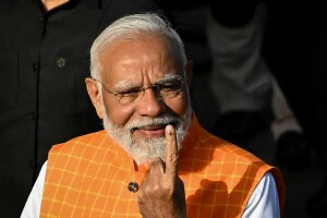 Modi votes as India&rsquo;s marathon election heats up