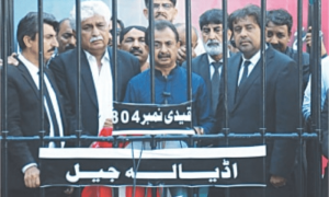 PTI claims police crackdown in Karachi ahead of May 9 protests