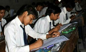کراچی: میٹرک امتحانات کے دوران نقل کرانے پر 2 اسکول مالکان سمیت 3 افراد زیر حراست
