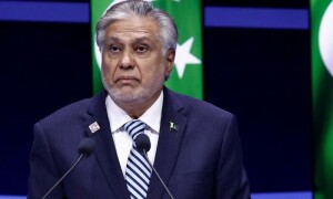 لاہور: اسحٰق ڈار کی بطور نائب وزیراعظم تقرری کیخلاف دائر درخواست خارج