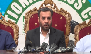 جج دہری شہریت پر عوامی نمائندے کو گھر بھیج سکتا ہے،خود اس کیلئے یہ پابندی کیوں نہیں؟ مصطفیٰ کمال