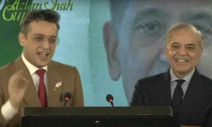 کامیڈین شفاعت علی کی وزیر اعظم کے سامنے ان کی نقل اتارنے کی ویڈیو وائرل