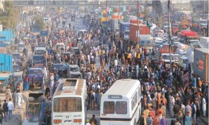 کراچی: لائنز ایریا کے مکینوں کا بجلی کی بندش کے خلاف احتجاج