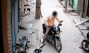 لاہور: موٹرسائیکل چوری کرنے والے کمسن بچے رنگے ہاتھوں گرفتار