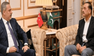 ترکیہ کے وزیر خارجہ کی آرمی چیف سے ملاقات، گہرے تعلقات پر اطمینان کا اظہار