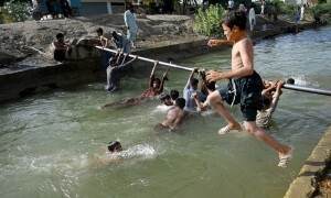 Karachi sizzles on hottest day of the year as temperature soars to 41.5&deg;C