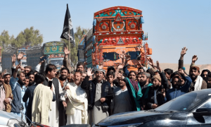 بلوچستان: دھرنے میں رہنماؤں کی گرفتاری پر چمن میں حالات مزید کشیدہ، 40 افراد زخمی